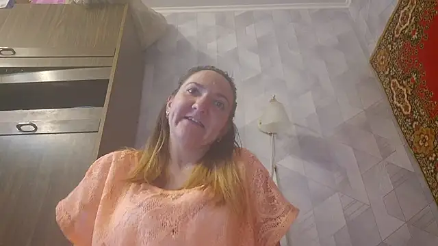 Snapshot of EstrellaWalters chatting on May 16, 8:55 am EstrellaWalters online show from May 16, 8:55 am