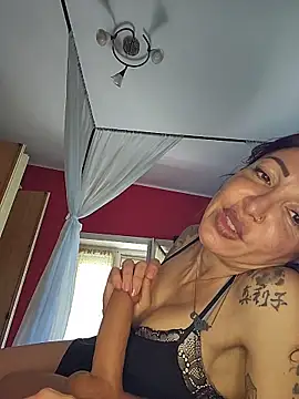 Snapshot of Carolina_red chatting on June 18, 11:58 am Carolina red online show from June 18, 11:58 am