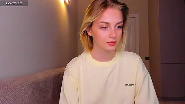 pretty girlnextdoor online show from December 5, 6:00 pm