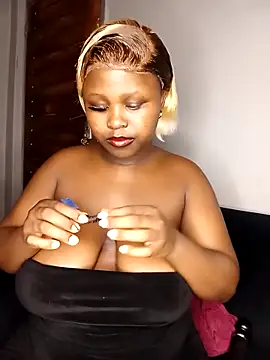 Snapshot of Dark_Berry_26 chatting on February 18, 12:28 am Dark Berry 26 online show from February 18, 12:28 am