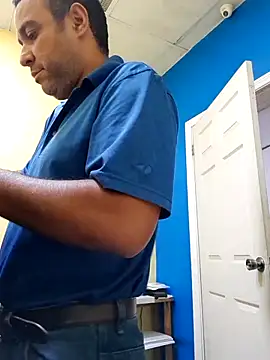 Snapshot of friendsloversex chatting on September 19, 5:46 pm friendsloversex online show from September 19, 5:46 pm