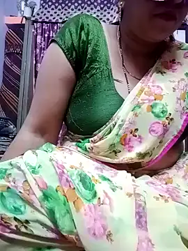 Snapshot of jiyahot1432 chatting on February 11, 10:26 am jiyahot1432 online show from February 11, 10:26 am