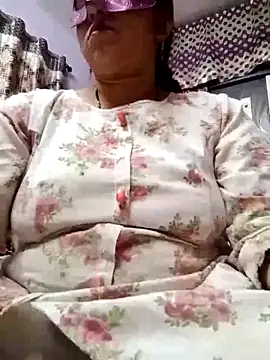 Snapshot of jiyahot1432 chatting on February 15, 9:16 am jiyahot1432 online show from February 15, 9:16 am