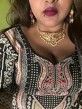 Snapshot of Ayesha_mahi chatting on May 8, 8:19 am Ayesha mahi online show from May 8, 8:19 am