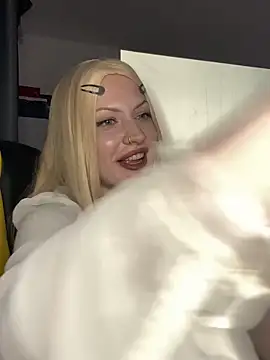 LolaBrattySweetie online show from October 9, 9:13 pm