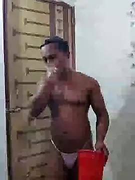 Snapshot of HunkyAriyan chatting on January 9, 8:45 am HunkyAriyan online show from January 9, 8:45 am