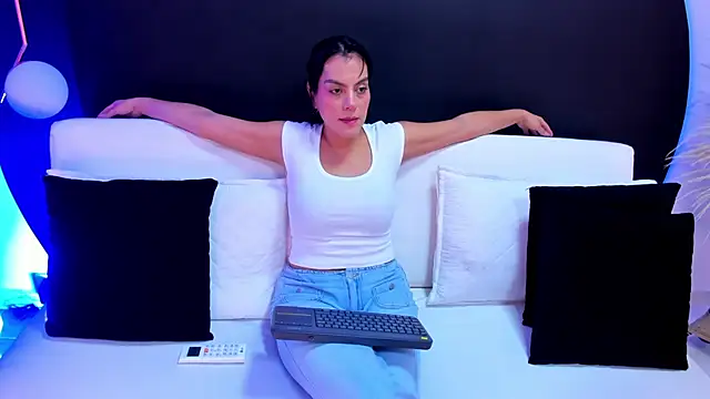 Ada Monroe10 online show from March 27, 1:44 pm