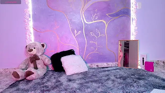 Snapshot of RileySkye chatting on May 2, 6:57 pm RileySkye online show from May 2, 6:57 pm