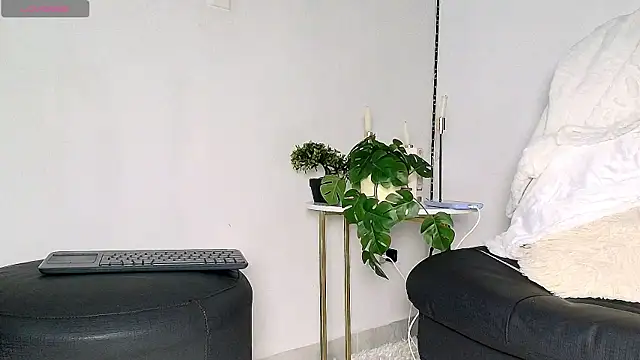 Snapshot of Alba_Olimpo chatting on April 25, 5:21 pm Alba Olimpo online show from April 25, 5:21 pm