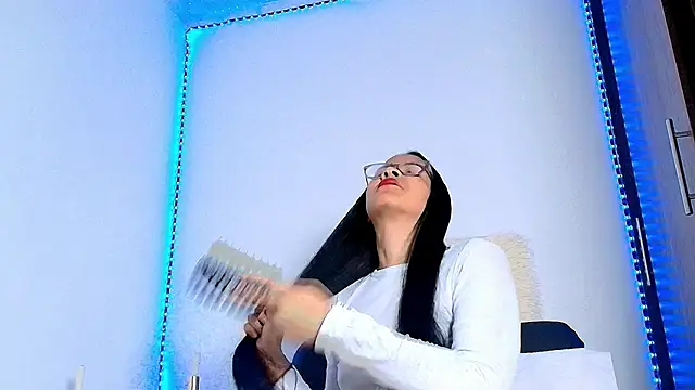Snapshot of Alba_Olimpo chatting on May 8, 5:29 pm Alba Olimpo online show from May 8, 5:29 pm