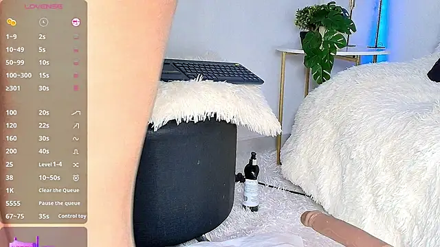 Snapshot of Alba_Olimpo chatting on June 27, 5:40 pm Alba Olimpo online show from June 27, 5:40 pm