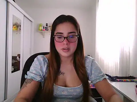 Snapshot of maliamiller chatting on June 12, 12:15 pm maliamiller online show from June 12, 12:15 pm