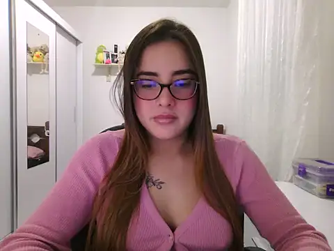 Snapshot of maliamiller chatting on July 14, 2:05 am maliamiller online show from July 14, 2:05 am