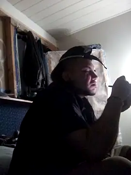 Snapshot of KeptupHack chatting on November 20, 12:44 am KeptupHack online show from November 20, 12:44 am