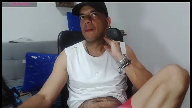 latinmartin73 online show from March 28, 12:32 am