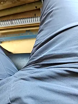 Snapshot of huzi518 chatting on June 9, 2:45 am huzi518 online show from June 9, 2:45 am