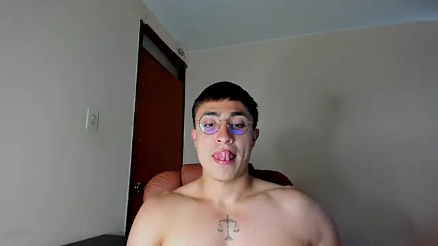 Leoknight online show from February 3, 9:18 pm