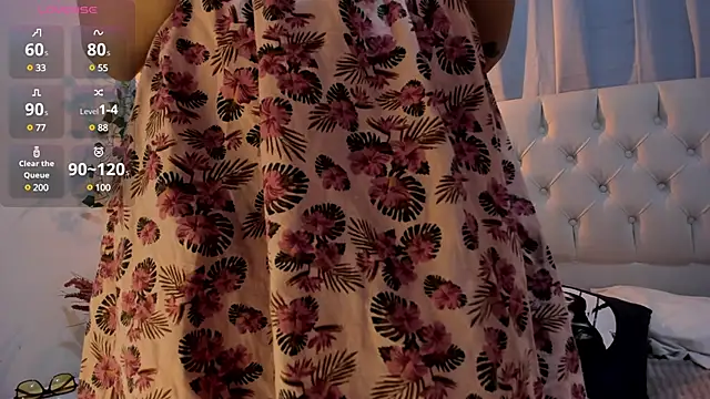 savagequeenbee7 online show from December 10, 3:01 pm