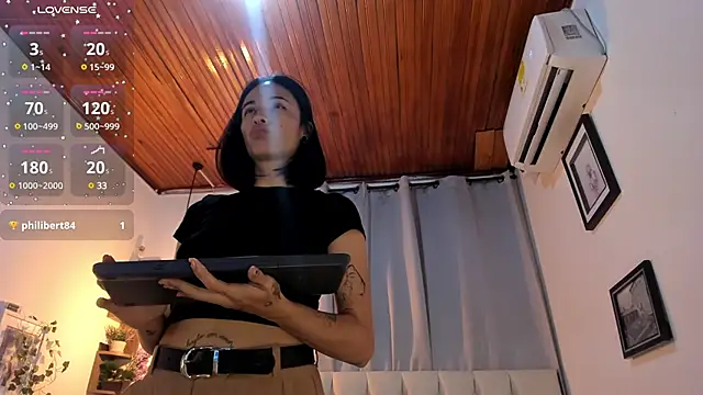 savagequeenbee7 online show from December 17, 11:17 am