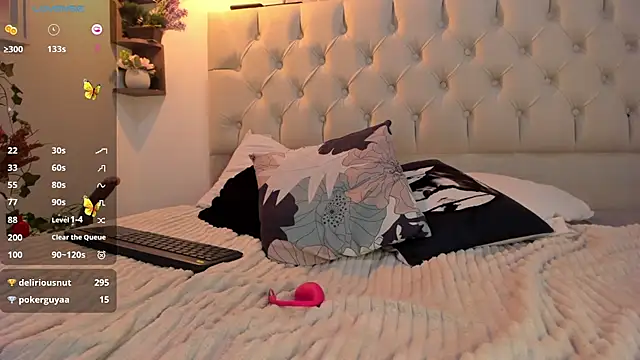 savagequeenbee7 online show from January 10, 6:38 pm