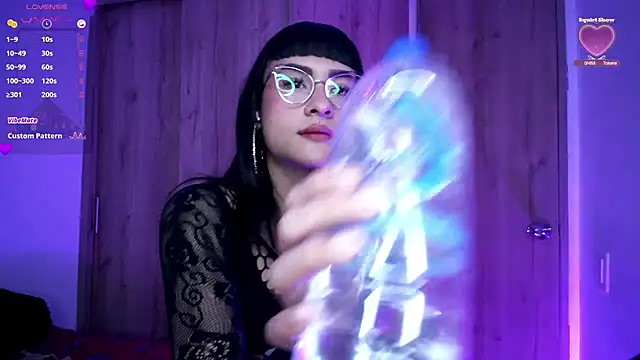 Snapshot of Kiitygirl chatting on February 5, 8:32 am Kiitygirl online show from February 5, 8:32 am