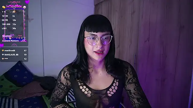 Snapshot of Kiitygirl chatting on March 2, 8:27 am Kiitygirl online show from March 2, 8:27 am