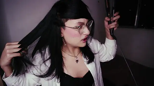 Snapshot of Kiitygirl chatting on January 9, 4:48 am Kiitygirl online show from January 9, 4:48 am