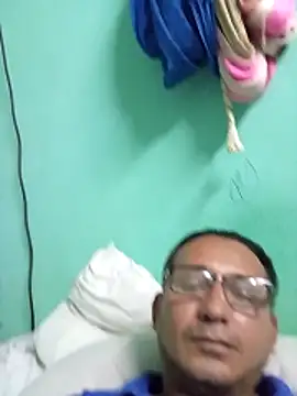 Andresguz35 online show from February 27, 4:56 am