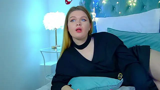 CrystalLyons online show from December 28, 3:26 pm