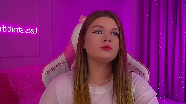 CrystalLyons online show from February 3, 6:24 pm