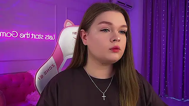 CrystalLyons online show from March 1, 6:26 am