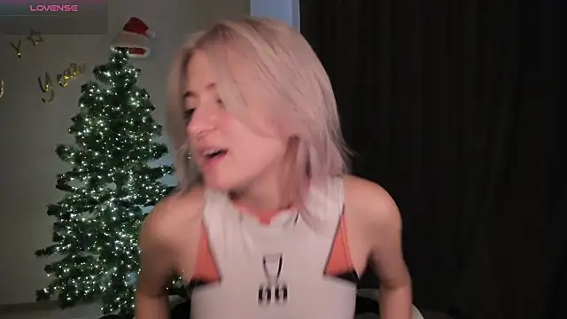 Snapshot of Lana_Younes chatting on December 11, 8:04 am Lana Younes online show from December 11, 8:04 am