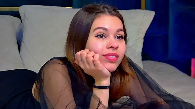 Snapshot of PollyLanders chatting on February 9, 6:37 pm PollyLanders online show from February 9, 6:37 pm