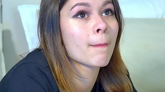 Snapshot of PollyLanders chatting on February 19, 8:55 am PollyLanders online show from February 19, 8:55 am