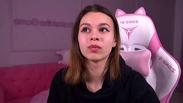 Snapshot of PollyLanders chatting on February 23, 7:28 pm PollyLanders online show from February 23, 7:28 pm