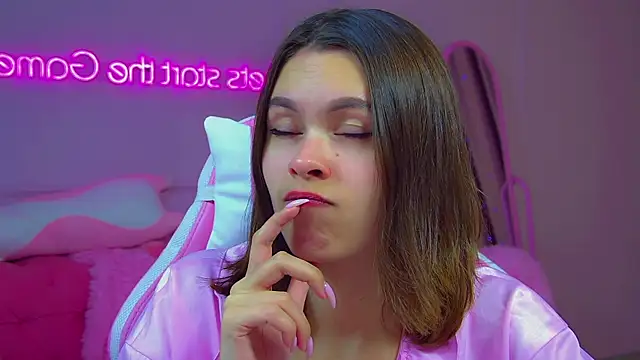 Snapshot of PollyLanders chatting on October 12, 6:29 pm PollyLanders online show from October 12, 6:29 pm