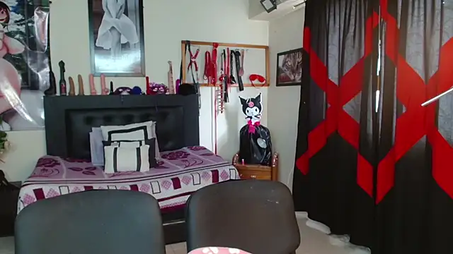 Snapshot of Marilynselxoveanalhard chatting on July 14, 1:39 pm Marilynselxoveanalhard online show from July 14, 1:39 pm