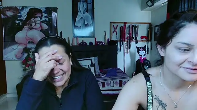 Snapshot of Marilynselxoveanalhard chatting on July 16, 1:39 pm Marilynselxoveanalhard online show from July 16, 1:39 pm