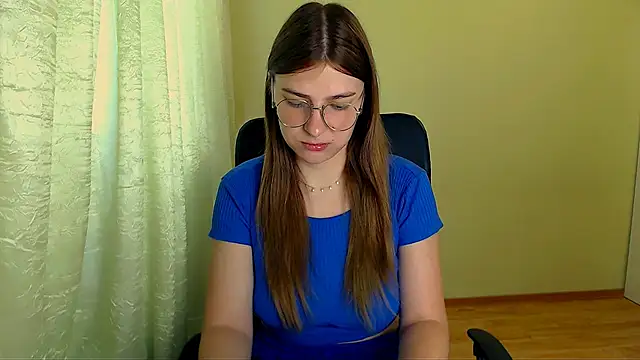 Snapshot of Luna_Lush_ chatting on July 5, 8:43 am Luna Lush online show from July 5, 8:43 am