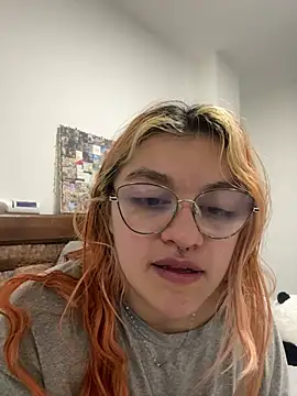 Snapshot of SophiaWeestt99 chatting on July 15, 4:29 am SophiaWeestt99 online show from July 15, 4:29 am