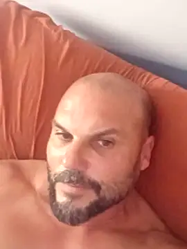 Snapshot of Javierchico chatting on June 18, 12:31 pm Javierchico online show from June 18, 12:31 pm