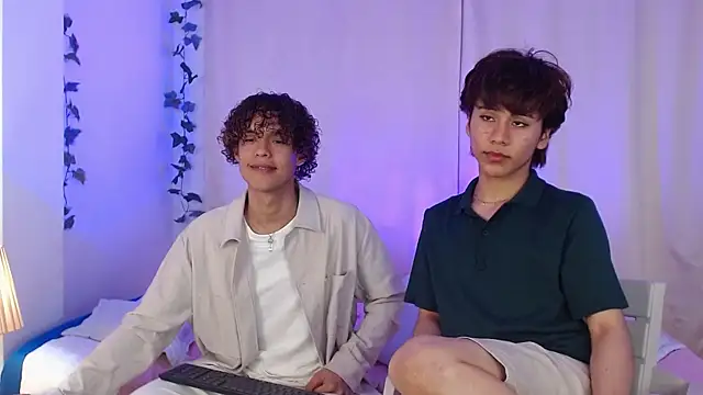 Snapshot of Tommyfoxboy chatting on March 18, 9:21 pm Tommyfoxboy online show from March 18, 9:21 pm
