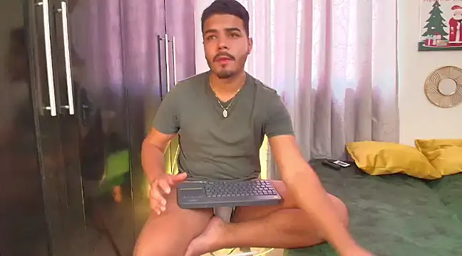 thiagowes online show from December 11, 6:31 pm