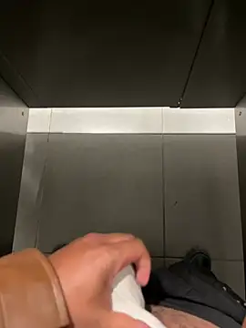 thiagowes online show from March 28, 10:53 pm