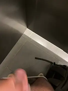 thiagowes online show from April 12, 7:52 pm