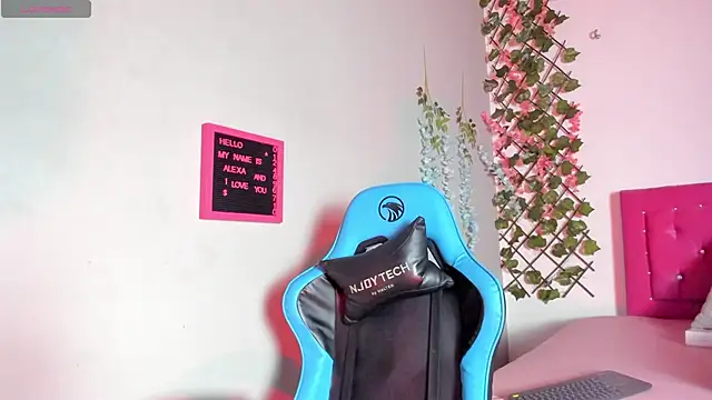 Snapshot of alexaa_cutee chatting on January 6, 3:53 am alexaa cutee online show from January 6, 3:53 am