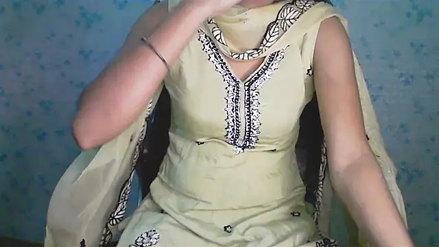 Snapshot of collage_hoty chatting on June 21, 4:15 am collage hoty online show from June 21, 4:15 am