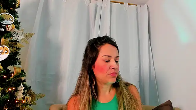 camilawm19 online show from December 10, 10:49 am