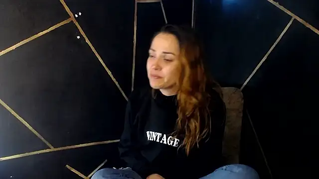camilawm19 online show from April 9, 11:59 am