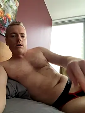 Snapshot of Gingerbushguy chatting on November 2, 7:49 pm Gingerbushguy online show from November 2, 7:49 pm